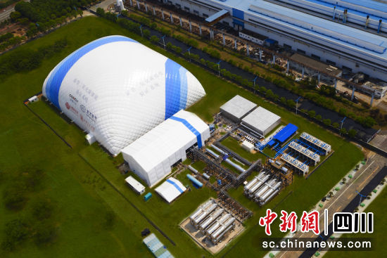 项目像一座蓝白相间的“小山”。东方汽轮机 供图
